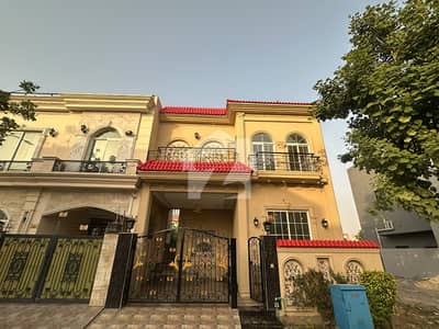 ڈی ایچ اے 9 ٹاؤن ۔ بلاک بی ڈی ایچ اے 9 ٹاؤن,ڈیفنس (ڈی ایچ اے),لاہور میں 4 کمروں کا 5 مرلہ مکان 3.7 کروڑ میں برائے فروخت۔ ڈی ایچ اے 9 ٹاؤن ۔ بلاک بی ڈی ایچ اے 9 ٹاؤن,ڈیفنس (ڈی ایچ اے),لاہور میں 4 کمروں کا 5 مرلہ مکان 3.7 کروڑ میں برائے فروخت۔