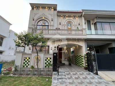ڈی ایچ اے 9 ٹاؤن ڈیفنس (ڈی ایچ اے),لاہور میں 3 کمروں کا 5 مرلہ مکان 3.55 کروڑ میں برائے فروخت۔