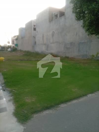 VALENCIA TOWN CORNER FACING PARK GOOD LOCATION PLOT URGENT FOR SALE