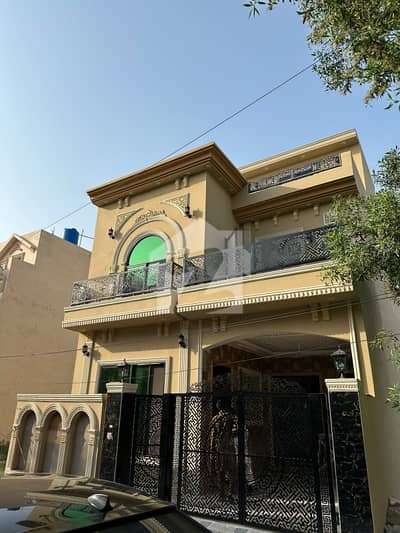 کیولری ایکسٹینشن لاہور میں 5 کمروں کا 11 مرلہ مکان 4.25 کروڑ میں برائے فروخت۔