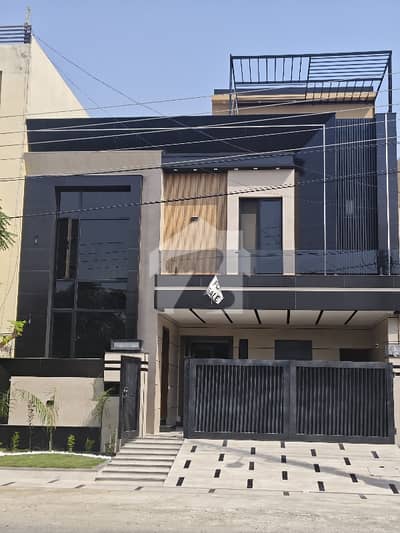 10 Marla House for Sale | Park Facing | 60 Feet Wide Road