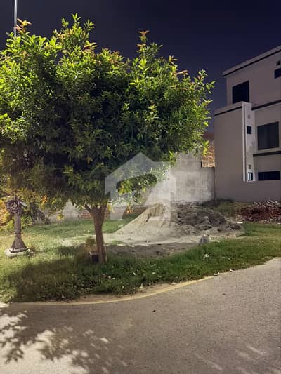Prime Location 5 Marla Plot For Sale In Executive Block, Park View City Lahore