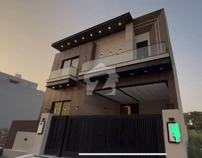 10 Marla brand new house for sale good location near to150ft road