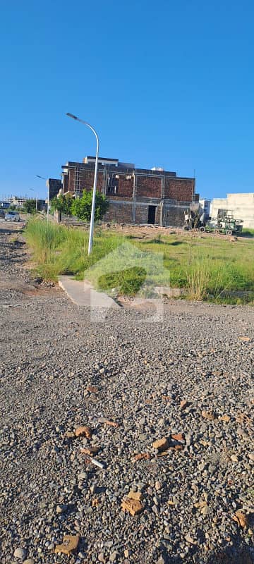 B Block 4 Kanal Non DP plot Outclass Location Front Open Available For Sale