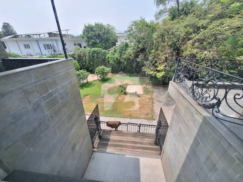 EXCLUSIVE HOUSE FOR SALE IN F-10, ISLAMABAD EXCLUSIVE HOUSE FOR SALE IN F-10, ISLAMABAD