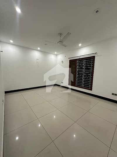 FOR RENT 500 SQUARE YARDS UPPER PORTION (LIKE BRAND NEW) DHA PHASE 6, KARACHI