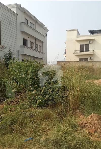 ڈی ۔ 12/4 ڈی ۔ 12,اسلام آباد میں 1 کنال رہائشی پلاٹ 12.5 کروڑ میں برائے فروخت۔