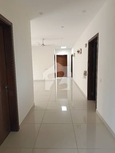 FOR RENT: 500 SQ YARDS UPPER PORTION 25TH STREET OF MUSLIM, DHA PHASE 6, KARACHI