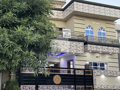 سی بی آر ٹاؤن فیز 1 - بلاک سی سی بی آر ٹاؤن فیز 1,سی بی آر ٹاؤن,اسلام آباد میں 5 کمروں کا 7 مرلہ مکان 4.1 کروڑ میں برائے فروخت۔