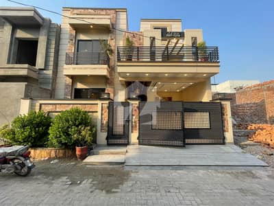 ملتان پبلک سکول روڈ ملتان میں 4 کمروں کا 7 مرلہ مکان 2.35 کروڑ میں برائے فروخت۔