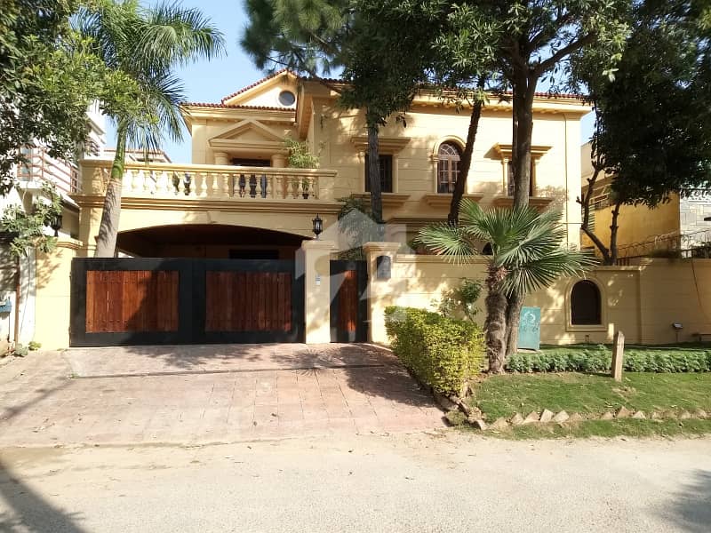 500 Sqrd Styles Owner Built House For Sale In E-11 500 Sqrd Styles Owner Built House For Sale In E-11
