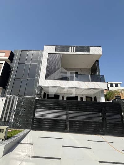 9.5 Marla Luxury Designer Single Unit House For Sale In C1 Block, Multi Gardens B-17 Islamabad