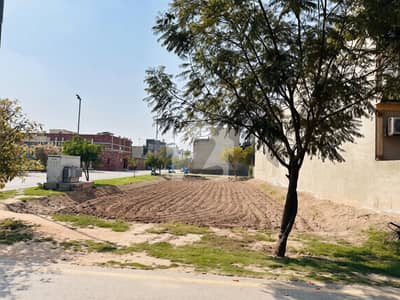 10 Marla Corner Plot for Sale in Park View City Lahore