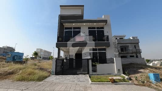 Prime Location DHA Phase 5 - Sector F House Sized 5 Marla For Sale