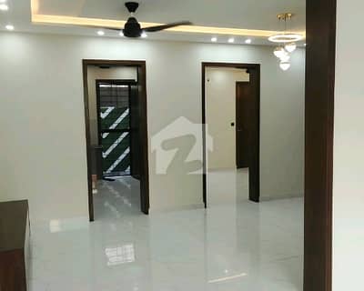 لیک سٹی میڈوز لاہور میں 5 کمروں کا 1 کنال مکان 8.75 کروڑ میں برائے فروخت۔