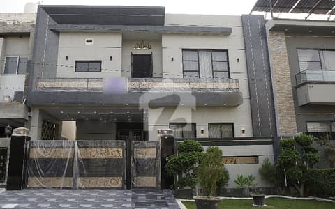 بینکرس ایوینیو کوآپریٹو ہاؤسنگ سوسائٹی لاہور میں 6 کمروں کا 9 مرلہ مکان 4.25 کروڑ میں برائے فروخت۔ بینکرس ایوینیو کوآپریٹو ہاؤسنگ سوسائٹی لاہور میں 6 کمروں کا 9 مرلہ مکان 4.25 کروڑ میں برائے فروخت۔
