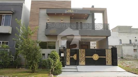 بینکرس ایوینیو کوآپریٹو ہاؤسنگ سوسائٹی لاہور میں 5 کمروں کا 9 مرلہ مکان 4.15 کروڑ میں برائے فروخت۔ بینکرس ایوینیو کوآپریٹو ہاؤسنگ سوسائٹی لاہور میں 5 کمروں کا 9 مرلہ مکان 4.15 کروڑ میں برائے فروخت۔