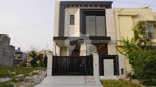 بینکرس ایوینیو کوآپریٹو ہاؤسنگ سوسائٹی لاہور میں 3 کمروں کا 5 مرلہ مکان 2.35 کروڑ میں برائے فروخت۔ بینکرس ایوینیو کوآپریٹو ہاؤسنگ سوسائٹی لاہور میں 3 کمروں کا 5 مرلہ مکان 2.35 کروڑ میں برائے فروخت۔
