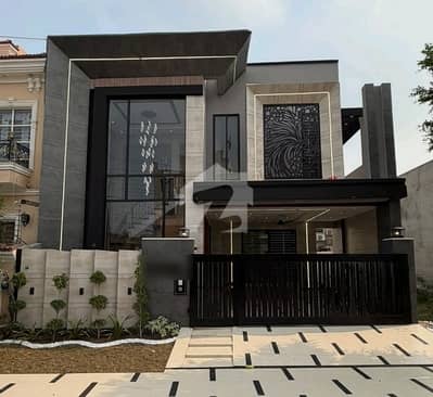 10 Marla House In LDA Avenue Is Available For sale