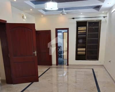 Park Face 14 Marla Upper Portion 7kv Solar Instaled For Rent