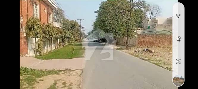 MAIN GULBERG ZAFER ALI ROAD 4 KANAL MALBA HHOUSE FOR SALE OWNER NEEDY
