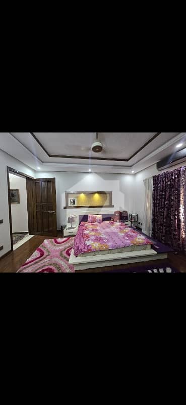 ویلینشیاء ہاؤسنگ سوسائٹی لاہور میں 5 کمروں کا 1 کنال مکان 7.75 کروڑ میں برائے فروخت۔