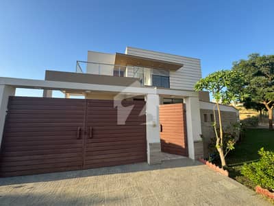 500 Sq Yd Elite Villa For Sale Precinct-9 (Bahria Hills), Bahria Town Karachi. Elegant Design | 5 or 6 Beds | Basement | Drawing, Dining, Lounge, Modern Kitchen & Greasy Kitchen. Heighted Location | Near Flagpole | Just 3 Mins Drive from Entrance.