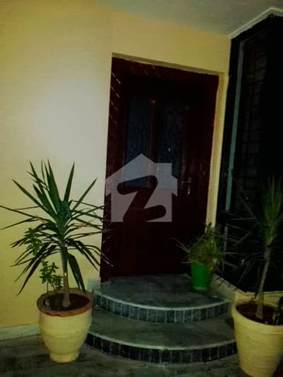 ڈی ایچ اے فیز 4 ڈی ایچ اے ڈیفینس,لاہور میں 4 کمروں کا 10 مرلہ مکان 5.25 کروڑ میں برائے فروخت۔