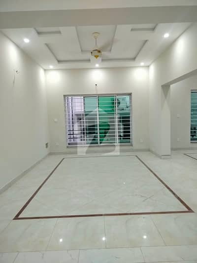 جی ۔ 13/1 جی ۔ 13,اسلام آباد میں 5 کمروں کا 4 مرلہ مکان 3.9 کروڑ میں برائے فروخت۔