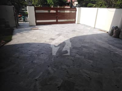 ONE KANAL BEAUTIFULL HOUSE AVAILABLE FOR RENT IN DHA PHASE 3