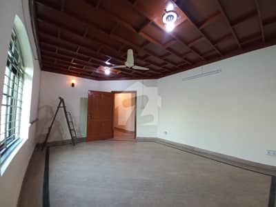 ONE KANAL BEAUTIFUL SEMI FURNISHED HOUSE AVAILABLE FOR RENT IN DHA PHASE 5