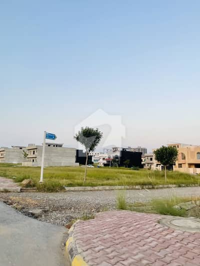 گلبرگ ریزیڈنشیا گلبرگ,اسلام آباد میں 10 مرلہ رہائشی پلاٹ 1.85 کروڑ میں برائے فروخت۔