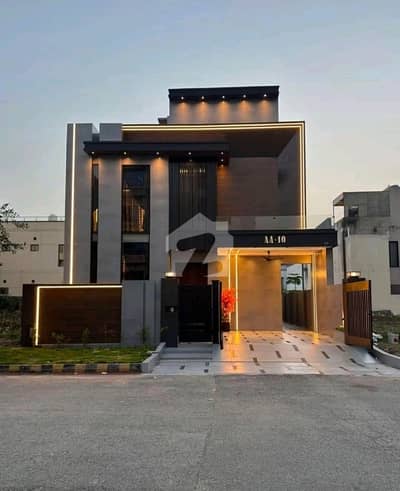 سٹی ہاؤسنگ سوسائٹی گوجرانوالہ میں 6 کمروں کا 10 مرلہ مکان 5.25 کروڑ میں برائے فروخت۔