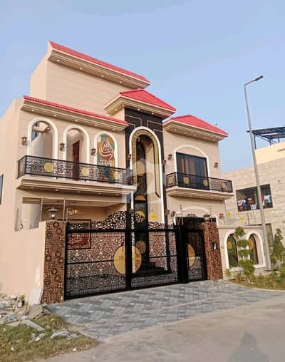 سٹی ہاؤسنگ سوسائٹی گوجرانوالہ میں 5 کمروں کا 10 مرلہ مکان 4.25 کروڑ میں برائے فروخت۔