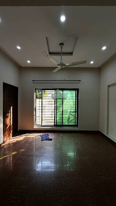 5 MARLA FULL HOUSE AVAILABLE FOR RENT IN EDEN BOLUEVARD HOUSING SOCIETY COLLEGE ROAD LAHORE . 5 MARLA FULL HOUSE AVAILABLE FOR RENT IN EDEN BOLUEVARD HOUSING SOCIETY COLLEGE ROAD LAHORE .