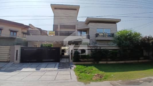 ویلینشیاء ہاؤسنگ سوسائٹی لاہور میں 6 کمروں کا 1 کنال مکان 8.5 کروڑ میں برائے فروخت۔ ویلینشیاء ہاؤسنگ سوسائٹی لاہور میں 6 کمروں کا 1 کنال مکان 8.5 کروڑ میں برائے فروخت۔