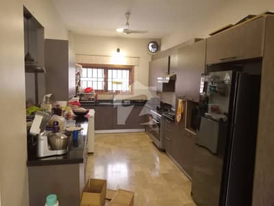 UNFURNISHED, SEPARATE ENTRANCE LIKE INDEPENDENT BUNGALOW