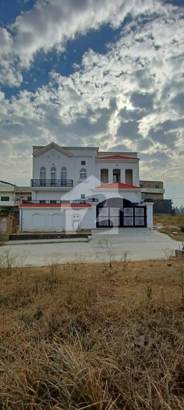 12 Marla Luxury House Available For Sale