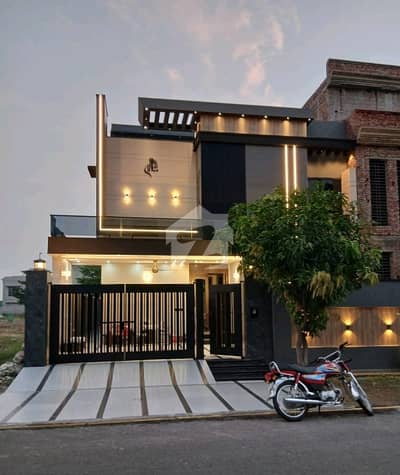 Ideally Located Prime Location House Of 10 Marla Is Available For sale In Gujranwala
