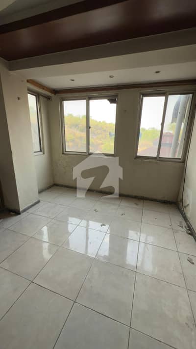 One Bedroom Non Furnished Apartment Available For Rent