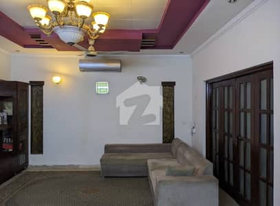 طارق گارڈنز لاہور میں 5 کمروں کا 10 مرلہ مکان 4.6 کروڑ میں برائے فروخت۔