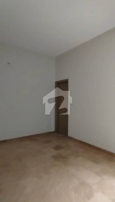 Good Condition | 3 Bed DD | 200 Sq. Yards | 1st Floor | For Rent