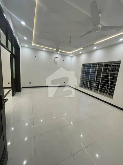 Like-New 10 Marla House for Sale | Sector C, Bahria Town Lahore