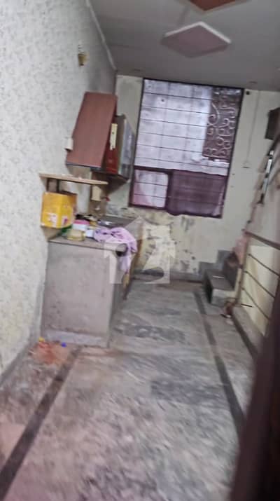 1.5 marla house rent b block sabzazar