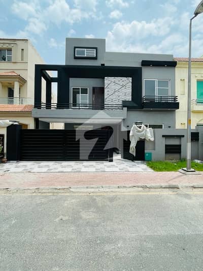 10 Marla Brand New Luxury House For Rent