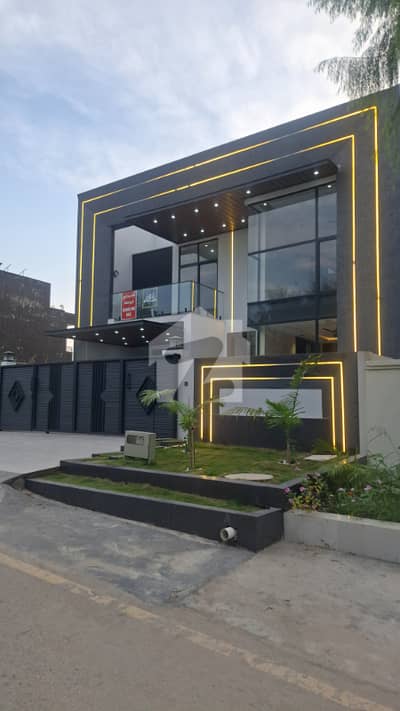 MODERN DESIGNER SOLAR POWER HOUSE IN MULTI GARDENS B-17, ISLAMABAD FOR SALE