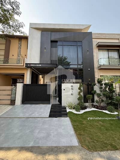 1 Kanal Luxury Corner UPPER PORTION With Installed Solar System