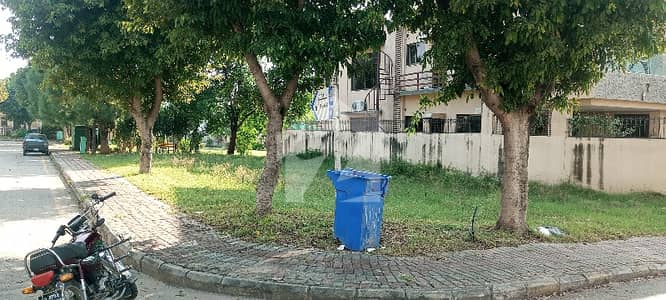 15 Marla Corner Plot Available For Sale