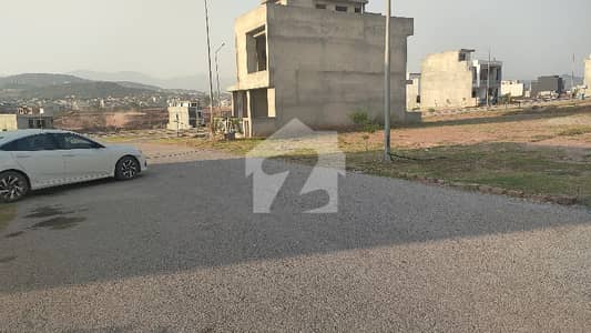 Good 5 Marla Residential Plot For sale In Park View - Block J
