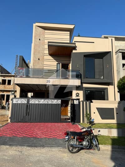 8 MARLA BRAND NEW HOUSE FOR SALE